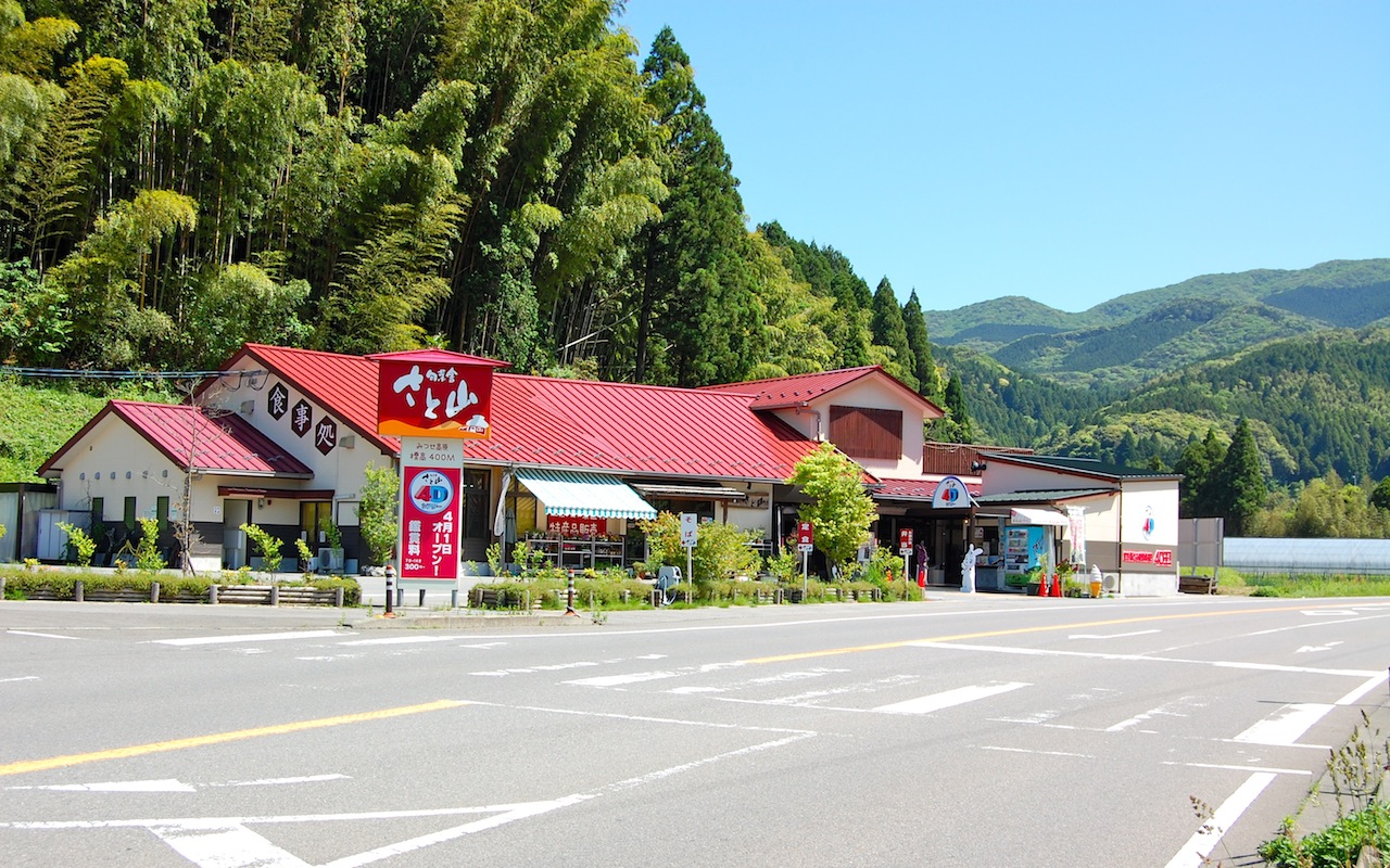 人・物・文化の交流拠点 人・物・文化の交流拠点